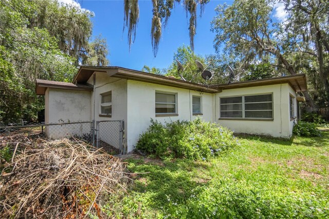 28 N Edinburgh Dr, Inverness, FL 34450 - view of side of property featuring stucco siding