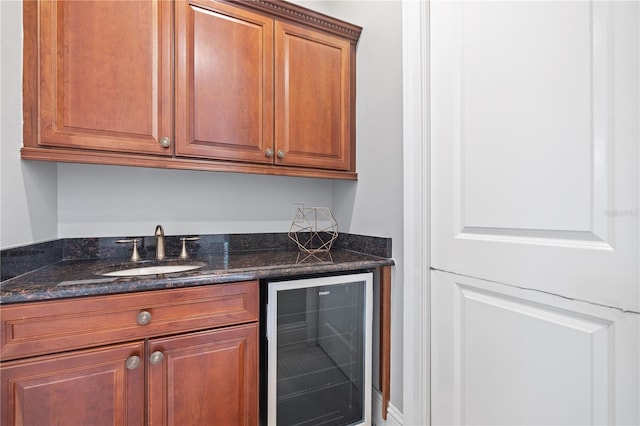 4512 Cheval Blvd, Lutz, FL 33558 - indoor wet bar featuring wine cooler