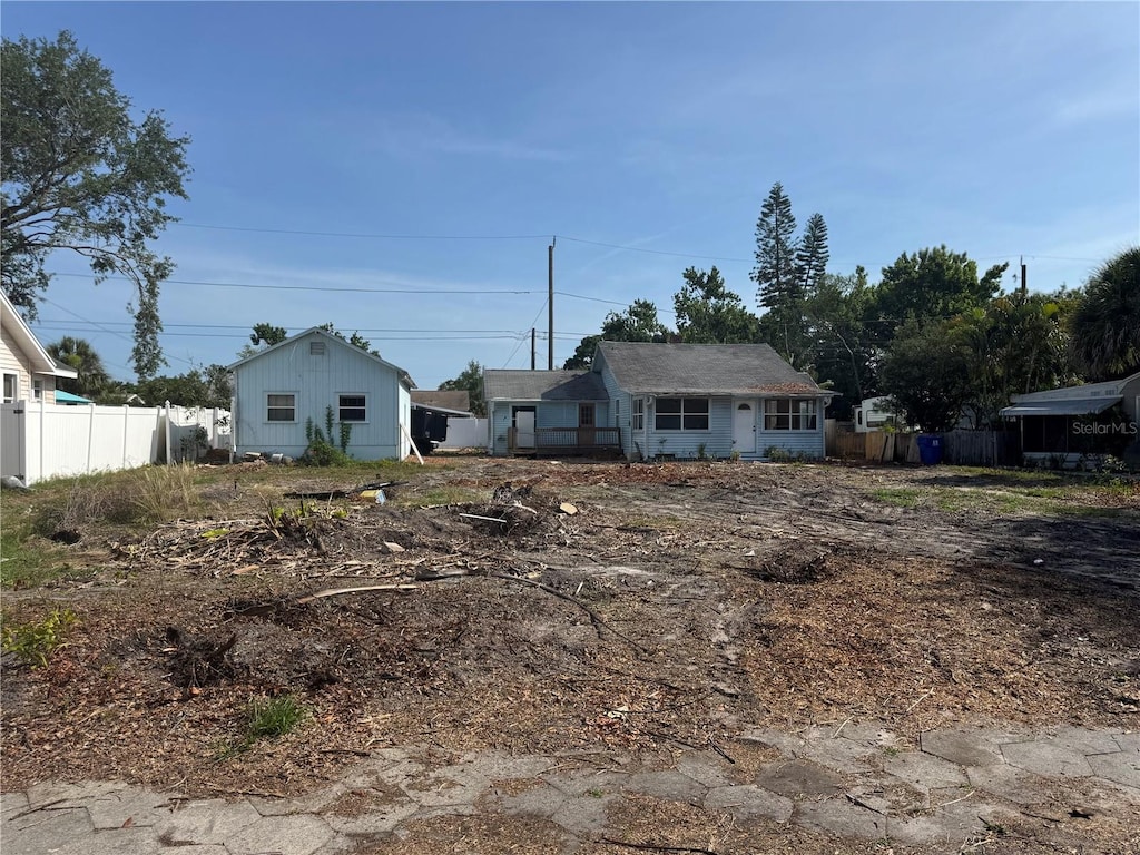 4419 Burlington Ave N, Saint Petersburg, FL 33713 - view of front facade featuring fence