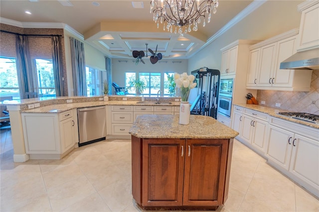 15101 Kestrelglen Way, Lithia, FL 33547 - kitchen with appliances with stainless steel finishes, a chandelier, a sink, a large island, and tasteful backsplash