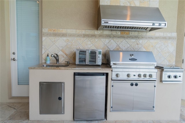 15101 Kestrelglen Way, Lithia, FL 33547 - view of patio / terrace featuring a sink and an outdoor kitchen