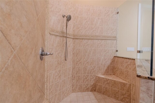 15101 Kestrelglen Way, Lithia, FL 33547 - bathroom with tiled shower