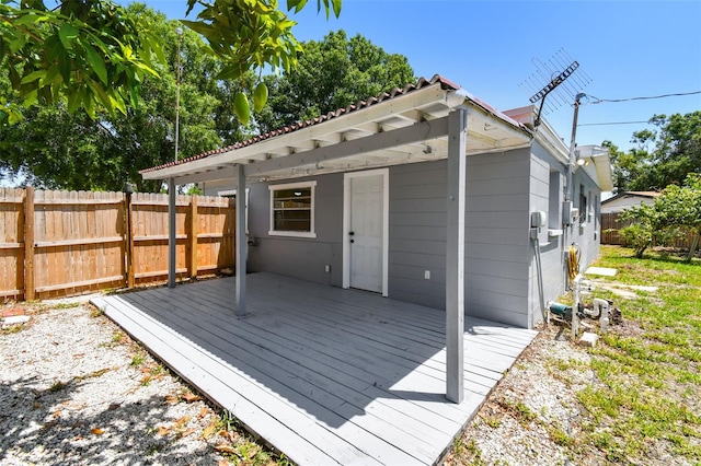 1810 77th Ave N, Saint Petersburg, FL 33702 - wooden terrace with fence