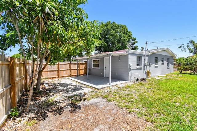 1810 77th Ave N, Saint Petersburg, FL 33702 - back of property featuring a deck