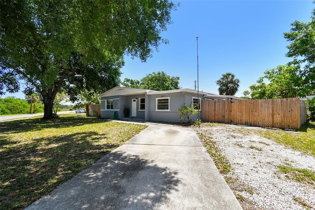 1810 77th Ave N, Saint Petersburg, FL 33702 - ranch-style home featuring concrete driveway