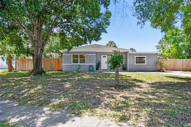 1810 77th Ave N, Saint Petersburg, FL 33702 - view of front of house featuring fence