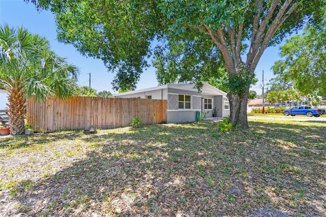 1810 77th Ave N, Saint Petersburg, FL 33702 - view of yard with fence