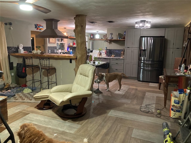 2912 Case Ave, Bradenton, FL 34207 - living area featuring a ceiling fan