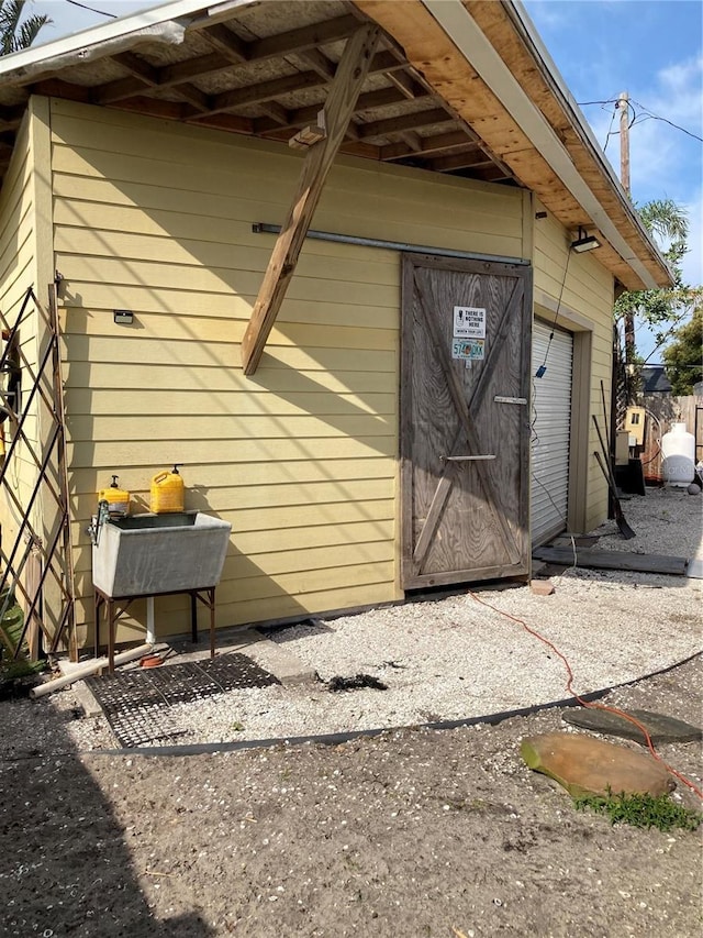 2912 Case Ave, Bradenton, FL 34207 - view of outdoor structure with a garage and an outbuilding
