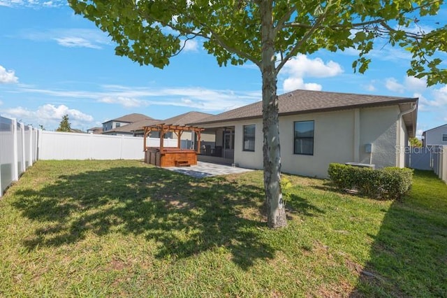 back of house with a hot tub, stucco siding, a patio, and a pergola