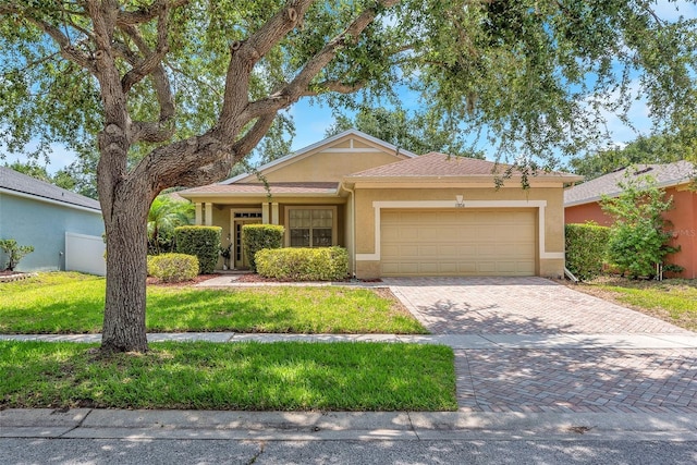 11808 Holly Crest Ln, Riverview, FL 33569 - single story home with stucco siding, a garage, decorative driveway, and a front yard