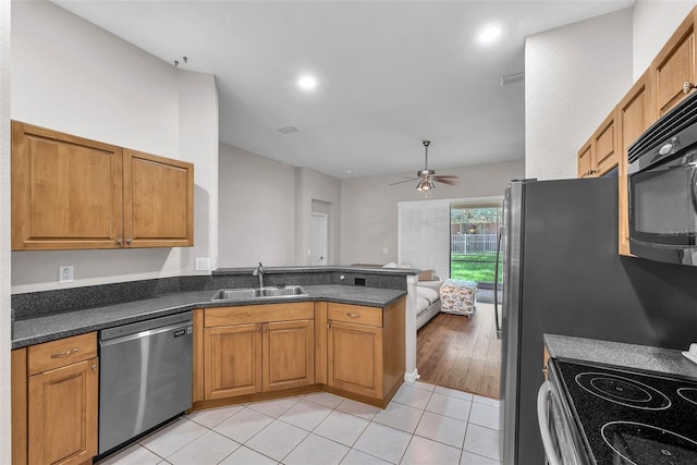 11808 Holly Crest Ln, Riverview, FL 33569 - kitchen featuring appliances with stainless steel finishes, a sink, dark countertops, and ceiling fan