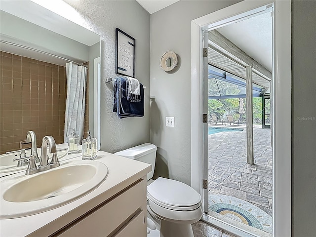 3093 Hillside Ln, Safety Harbor, FL 34695 - bathroom with a textured wall, toilet, vanity, and a shower with curtain