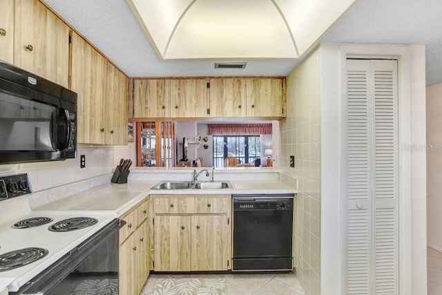 172 Lakeview Way Unit 172, Oldsmar, FL 34677 - kitchen featuring black appliances, a sink, light countertops, and light brown cabinets