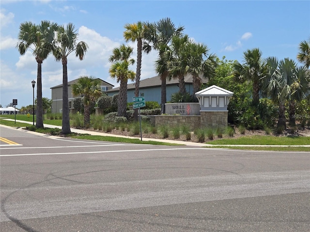 742 8th St NW, Ruskin, FL 33570 - view of front of property with stone siding