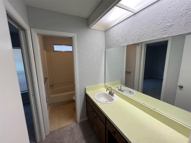 14725 Morning Dr, Lutz, FL 33559 - bathroom featuring vanity, a textured wall, a bathtub, and toilet