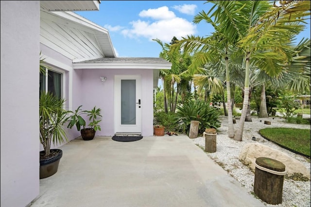 1210 Bay Palm Blvd, Indian Rocks Beach, FL 33785 - entrance to property with a patio area and stucco siding