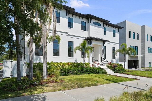 403 E Davis Blvd, Tampa, FL 33606 - view of front of property featuring stucco siding and a front lawn