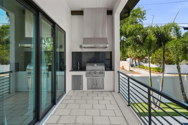 403 E Davis Blvd, Tampa, FL 33606 - balcony featuring grilling area