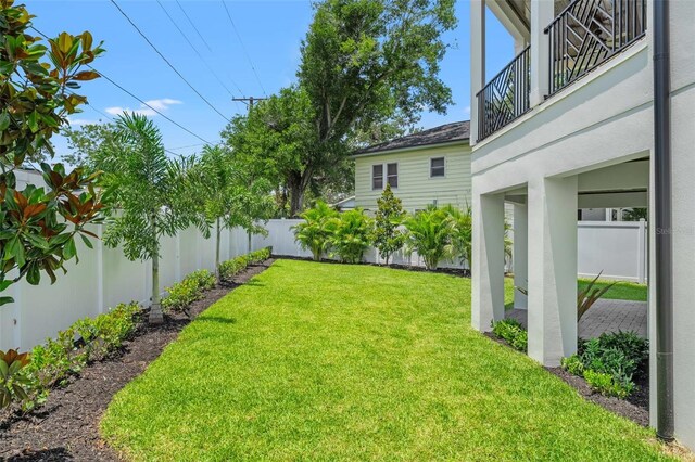 2200 N Glenwood Dr, Tampa, FL 33602 - view of yard