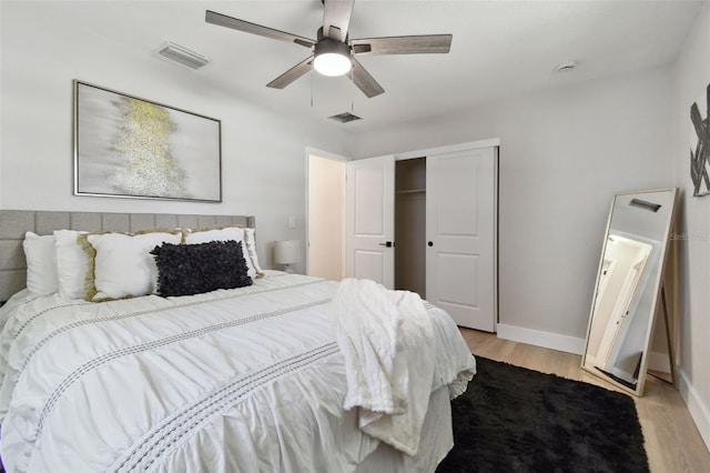 5624 62nd St N, Saint Petersburg, FL 33709 - bedroom featuring light wood-style floors, a closet, baseboards, and ceiling fan