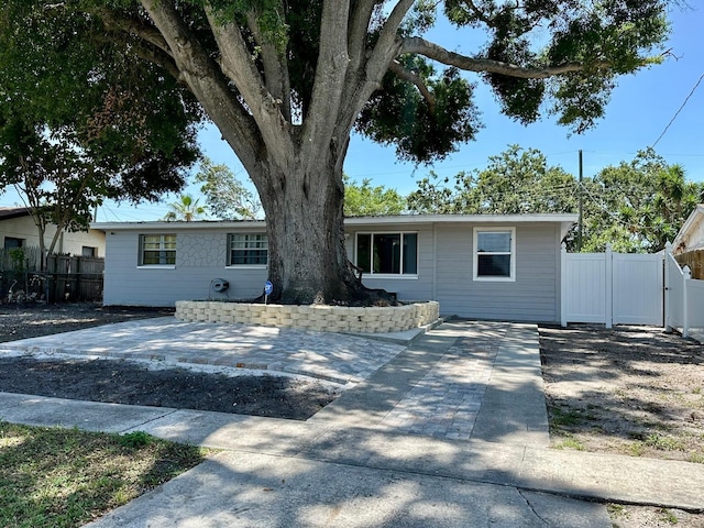 8996 Southern Comfort Dr, Largo, FL 33773 - ranch-style home with fence