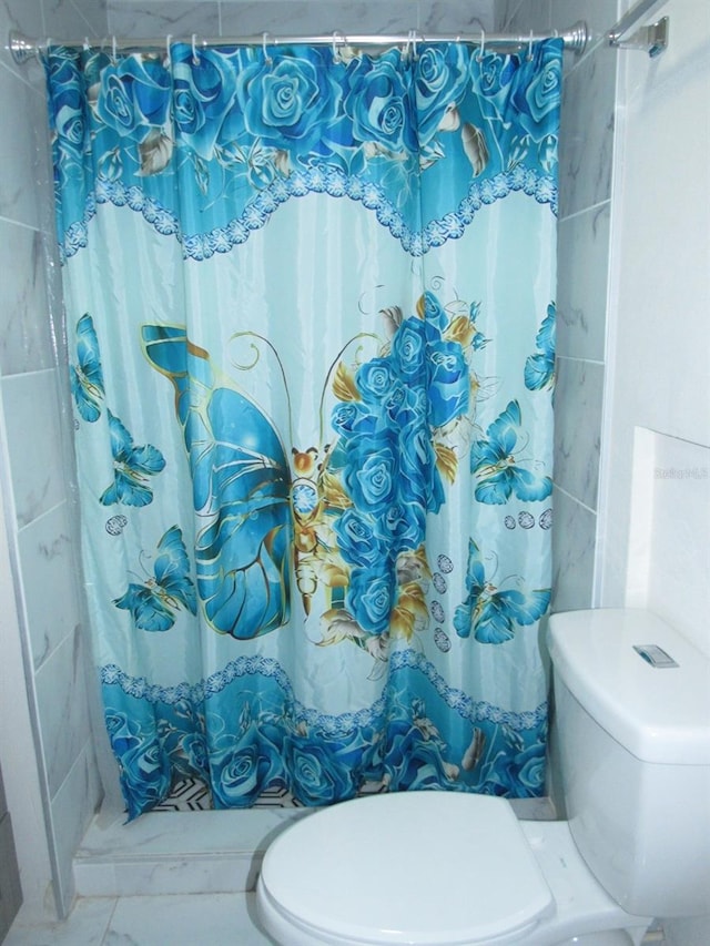 8996 Southern Comfort Dr, Largo, FL 33773 - full bath with toilet, marble finish flooring, and a shower with shower curtain