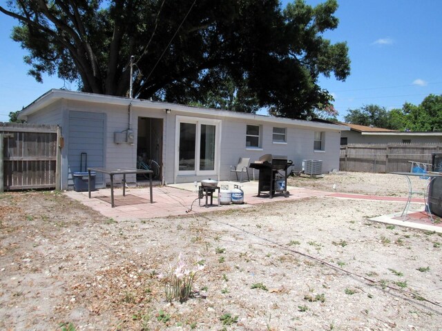 8996 Southern Comfort Dr, Largo, FL 33773 - back of property featuring fence, central air condition unit, and a patio