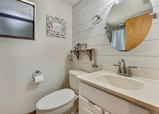 550 George St S, Tarpon Springs, FL 34688 - bathroom featuring toilet and vanity