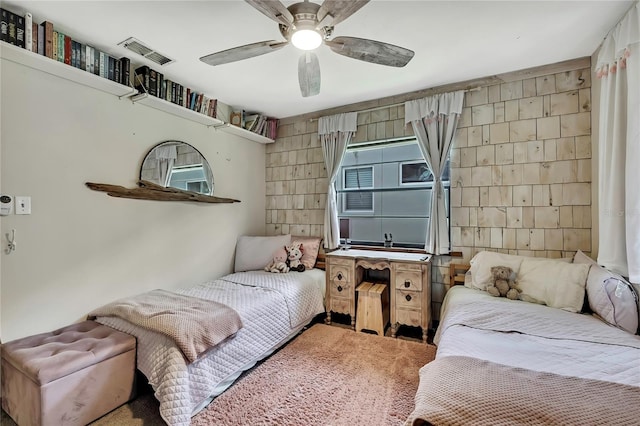 550 George St S, Tarpon Springs, FL 34688 - bedroom with ceiling fan