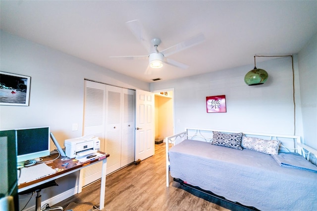 3850 13th Ave N Unit 113, Saint Petersburg, FL 33713 - bedroom with wood finished floors, a closet, an office area, a ceiling fan, and baseboards