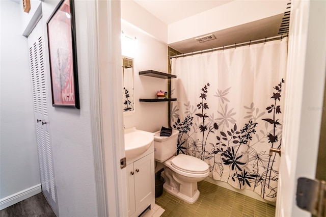 3850 13th Ave N Unit 113, Saint Petersburg, FL 33713 - full bathroom featuring vanity, toilet, and a shower with curtain