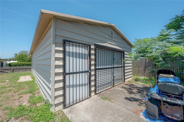 2614 E Liberty St, Tampa, FL 33612 - view of garage
