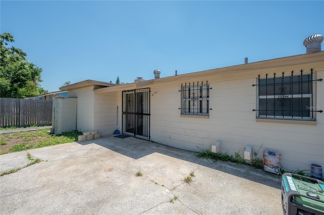 2614 E Liberty St, Tampa, FL 33612 - view of front of house with a patio