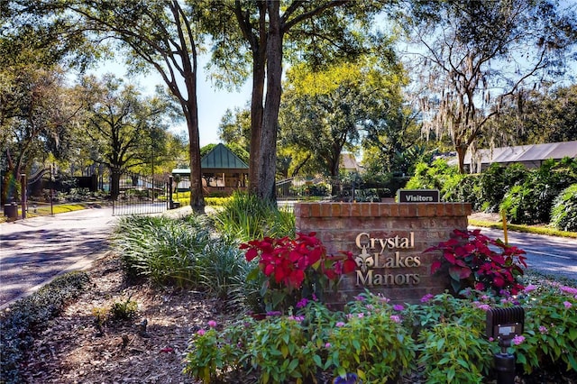 17917 Clear Lake Dr, Lutz, FL 33548 - community sign with a gate