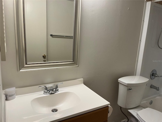 4008 Ashford Green Pl Unit F101, Tampa, FL 33613 - full bath with vanity, toilet, and bathing tub / shower combination