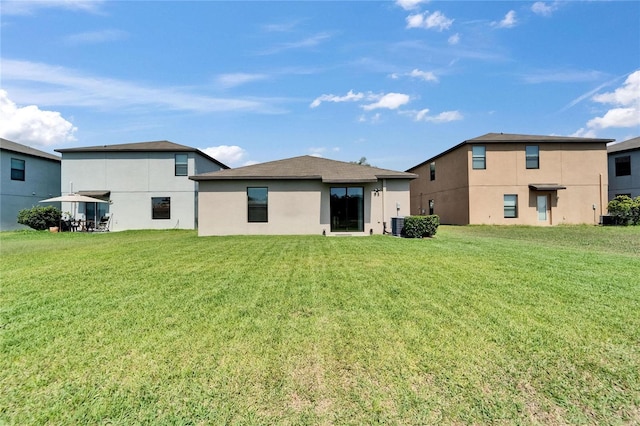 11121 Hudson Hills Ln, Riverview, FL 33579 - rear view of property with a yard and stucco siding