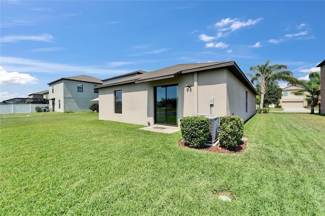 11121 Hudson Hills Ln, Riverview, FL 33579 - rear view of property featuring a yard and stucco siding