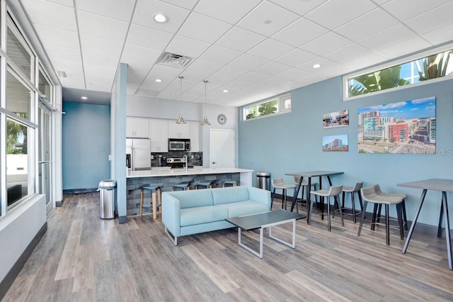 1120 E Kennedy Blvd Unit 1127, Tampa, FL 33602 - living room featuring light wood-type flooring, baseboards, and recessed lighting