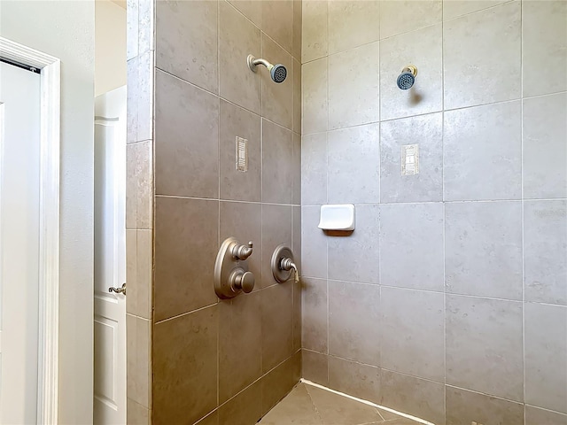 13110 Manistee Rd, Weeki Wachee, FL 34614 - bathroom with tiled shower