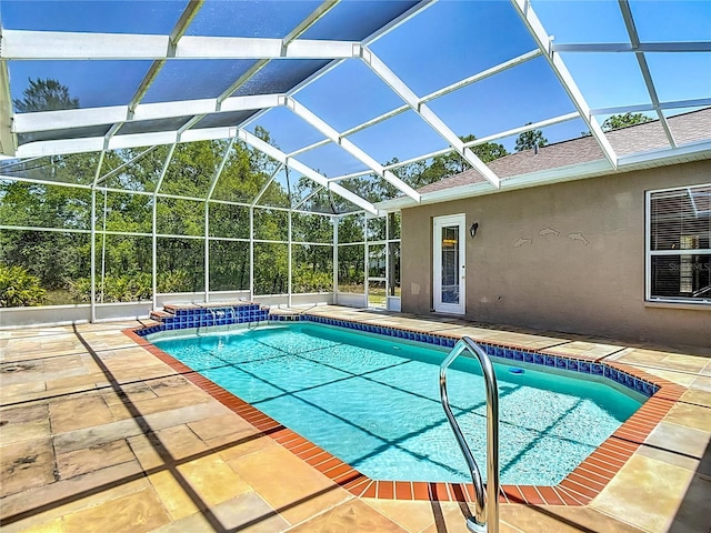 13110 Manistee Rd, Weeki Wachee, FL 34614 - swimming pool with a hot tub, a patio area, and a lanai