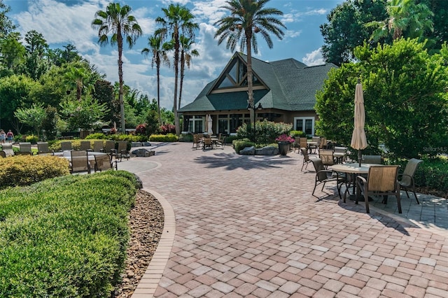 7410 Ambleside Dr, Land O Lakes, FL 34637 - view of patio / terrace featuring outdoor dining space