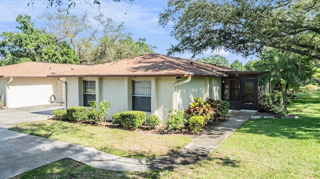 2150 Shelly Dr Unit D, Palm Harbor, FL 34684 - single story home with stucco siding, a front yard, a sunroom, and concrete driveway