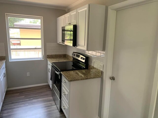 808 Hillsdale Dr, Cocoa, FL 32922 - kitchen with stainless steel appliances, ornamental molding, dark wood-style flooring, plenty of natural light, and decorative backsplash