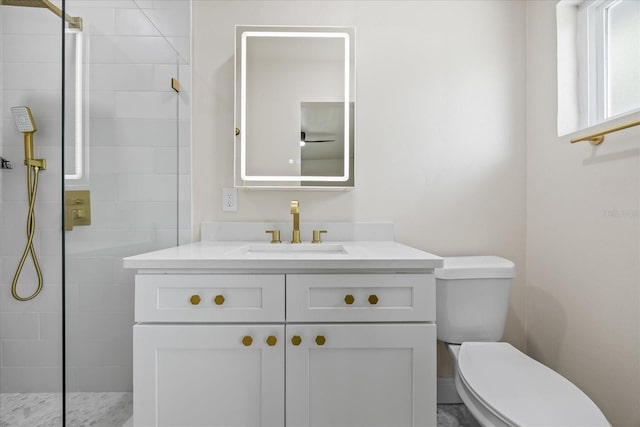 6875 11th Ave N, Saint Petersburg, FL 33710 - full bathroom featuring toilet, a tile shower, and vanity