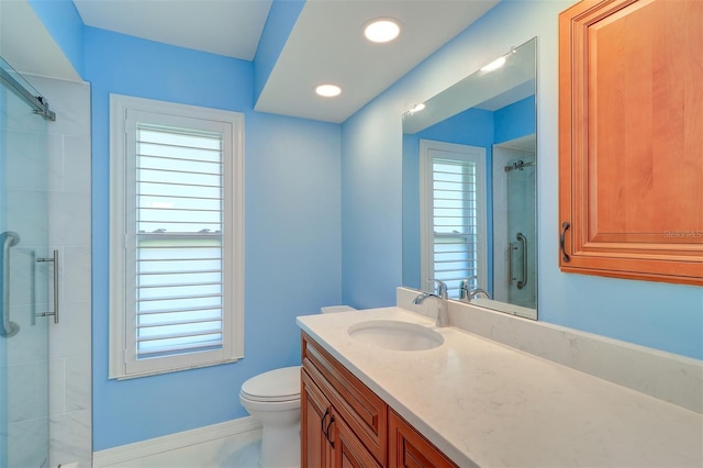3053 Gregor Ct, Palm Harbor, FL 34684 - bathroom with tiled shower, vanity, toilet, and baseboards