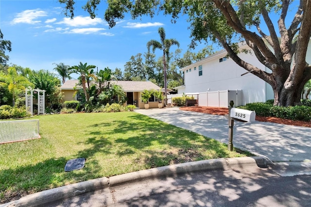 3626 S Hesperides St, Tampa, FL 33629 - view of front of house featuring concrete driveway
