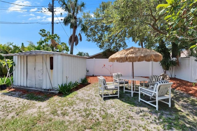 3626 S Hesperides St, Tampa, FL 33629 - fenced backyard featuring outdoor dining area