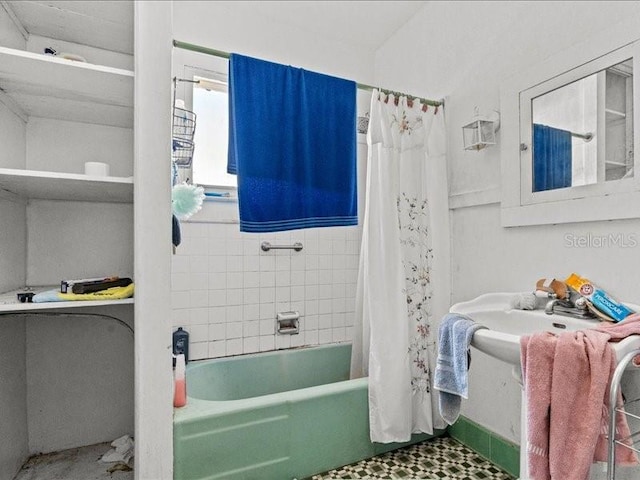 485 E Stanford St, Bartow, FL 33830 - full bathroom featuring shower / tub combo