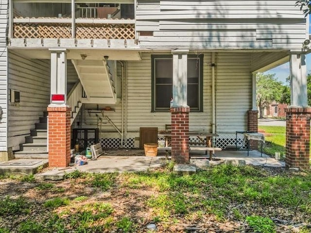 485 E Stanford St, Bartow, FL 33830 - back of property featuring a patio